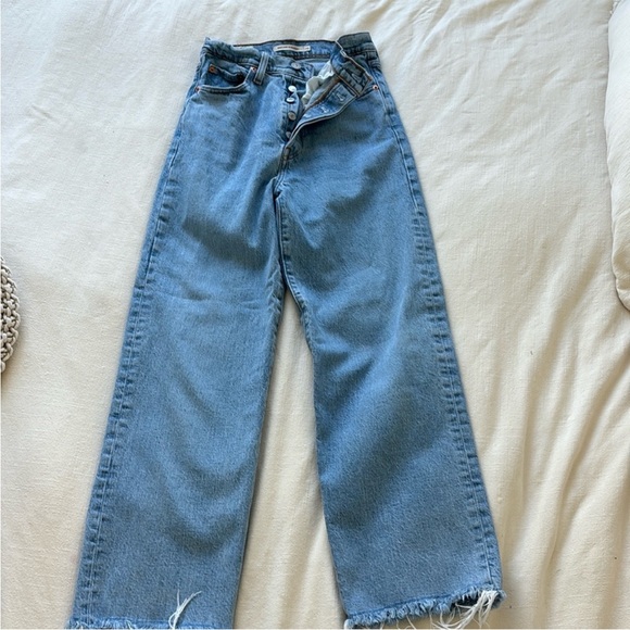 Levi’s Ribcage Straight Jean - Picture 2 of 5